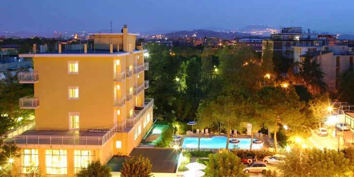 Rimini: hotel pri pláži s bazénom aj raňajkami, first minute zľavy
