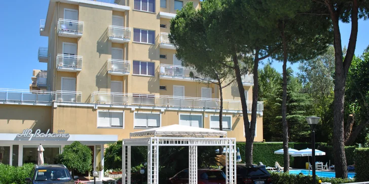 Rimini: hotel pri pláži s bazénom aj raňajkami, first minute zľavy