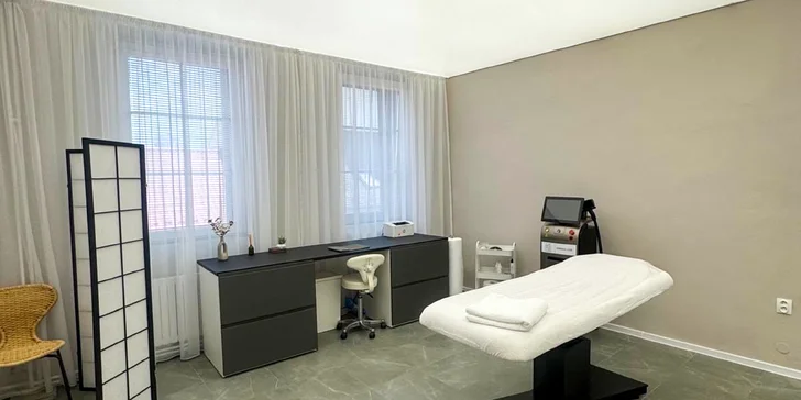 Permanentný make-up: Microblading obočia alebo akvarelové pery v Dermalab