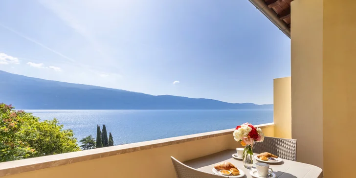 Hotel s výhľadom na jazero Lago di Garda: regionálne raňajky aj wellenss