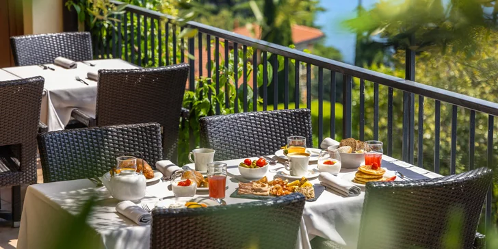 Hotel s výhľadom na jazero Lago di Garda: regionálne raňajky aj wellenss
