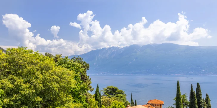 Hotel s výhľadom na jazero Lago di Garda: regionálne raňajky aj wellenss