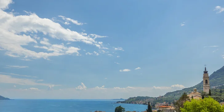 Hotel s výhľadom na jazero Lago di Garda: regionálne raňajky aj wellenss