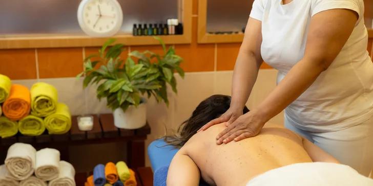 Myofasciálna, relaxačná alebo klasická masáž aj s bankovaním