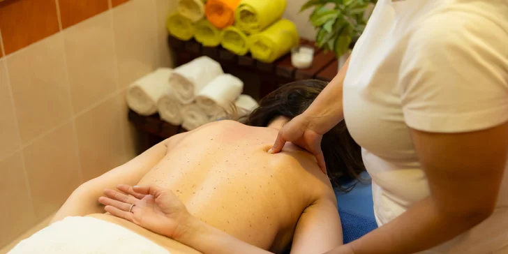 Myofasciálna, relaxačná alebo klasická masáž aj s bankovaním