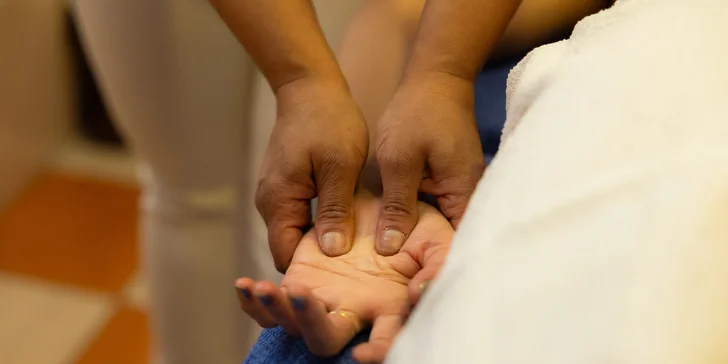 Myofasciálna, relaxačná alebo klasická masáž aj s bankovaním