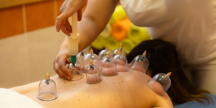 Myofasciálna, relaxačná alebo klasická masáž aj s bankovaním