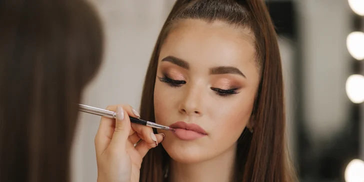 Microblading obočia, hĺbkové čistenie pleti či profesionálne líčenie