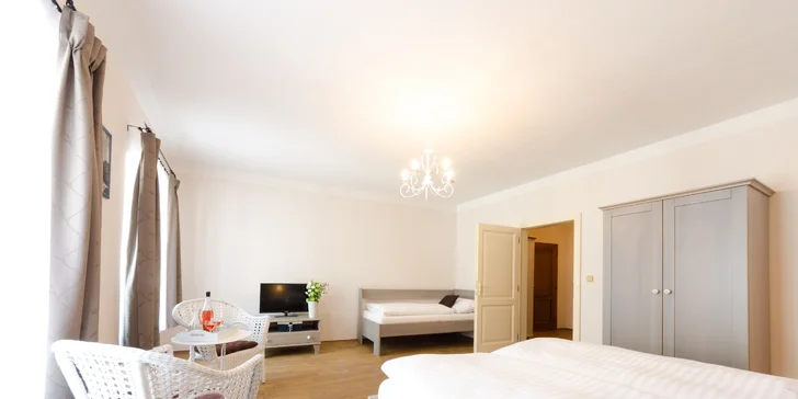 Ubytovanie len pár krokov od krumlovského zámku: na výber apartmán aj izba s terasou