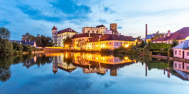 Romantika v Jindřichovom Hradci: raňajky a večera aj wellness so saunou či čokoládovou masážou