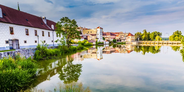Romantika v Jindřichovom Hradci: raňajky a večera aj wellness so saunou či čokoládovou masážou
