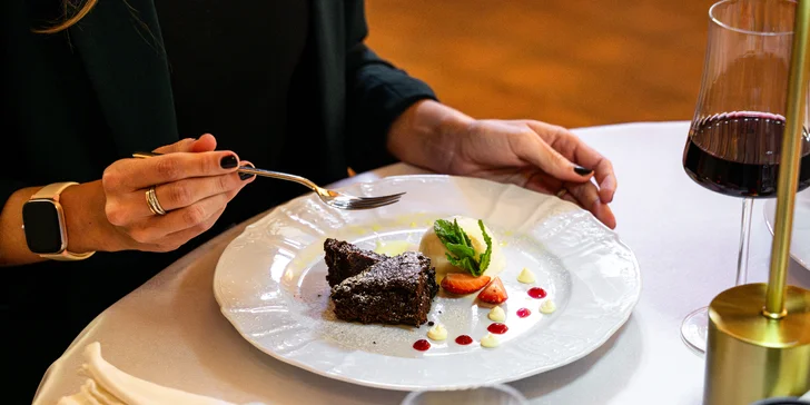 Zámocký hotel 15 km od Prahy: luxusné izby, raňajky aj večere a vstupenky na výstavy
