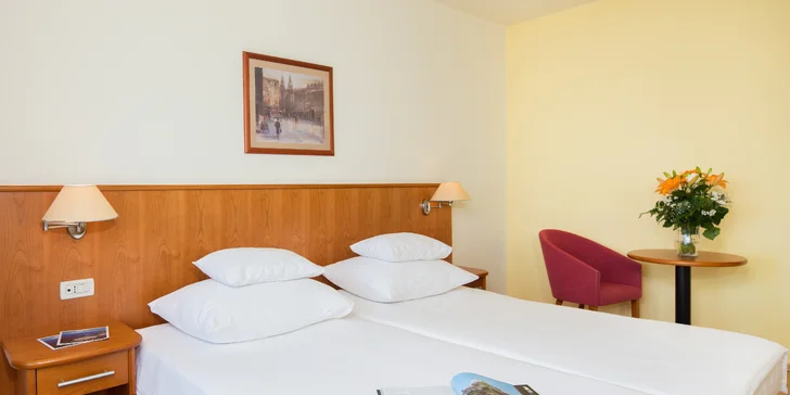 Dovolenka v Dalmácii: hotel 50 m od pláže s raňajkami či polpenziou