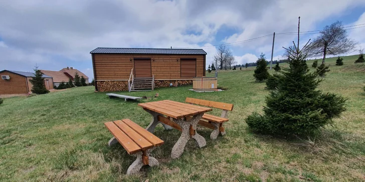Krásne apartmány na hrebeni Krušných hôr až pre 4 osoby: úžasné výhľady a vonkajšie kúpanie
