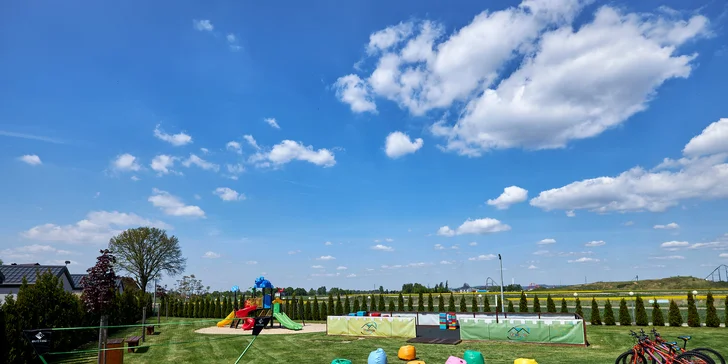 Pobyt plný zábavy v útulnom vybavenom domčeku pre 2 až 6 osôb s wellness, na skok Energylandia i Fantazja Park