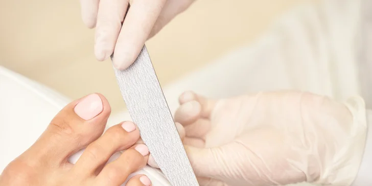 Suchá, mokrá, kombinovaná alebo wellness pedikúra v salóne Majka