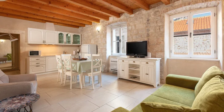 Novo zrekonštruovaný apartmán v Omiši priamo pri piesočnatej pláži pre 2–4 osoby