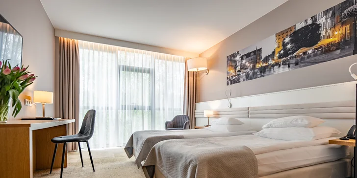 Moderný hotel so záhradou v Gdansku: polpenzia a relax v saunách