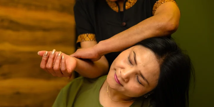 Thajské masáže: Tradičná, olejová, masáž hlavy, ramien a chrbta či Body srub & oil