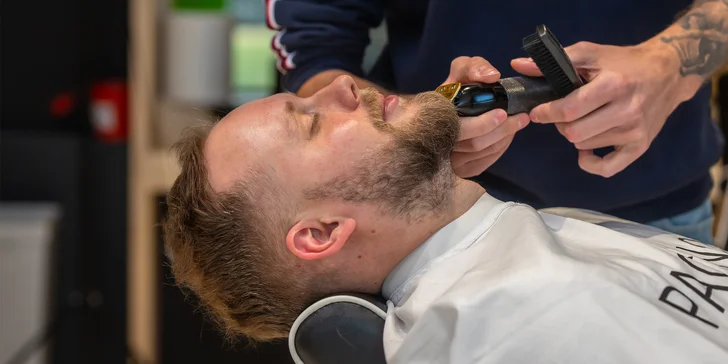 Barberské služby: pánsky strih a úprava brady strojčekom alebo britvou v BEGENTLEMAN BARBER & STORE