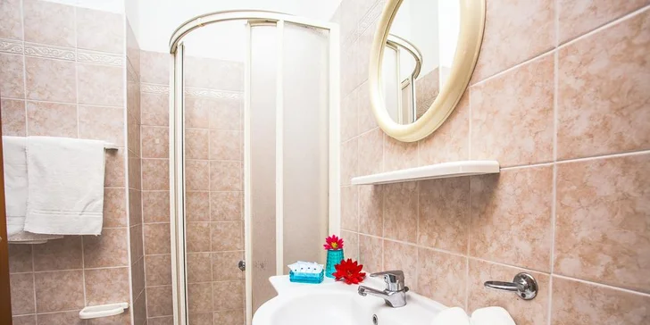 Hotel pri pláži medzi Rimini a Ravennou: v cene bazén a polpenzia alebo plná penzia