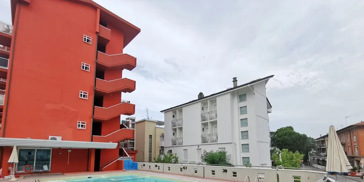 Hotel pri pláži medzi Rimini a Ravennou: v cene bazén a polpenzia alebo plná penzia