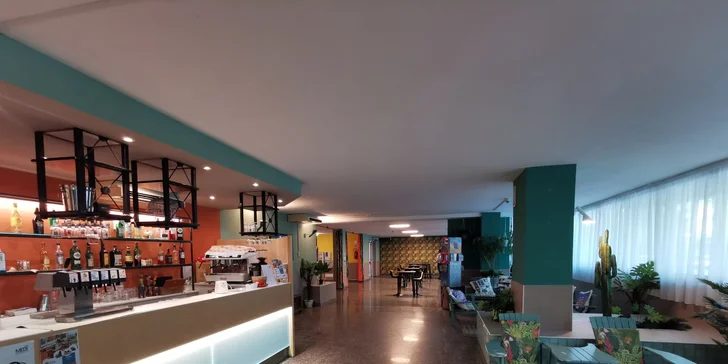 Hotel pri pláži medzi Rimini a Ravennou: v cene bazén a polpenzia alebo plná penzia