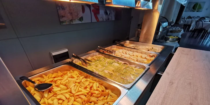 Hotel pri pláži medzi Rimini a Ravennou: v cene bazén a polpenzia alebo plná penzia