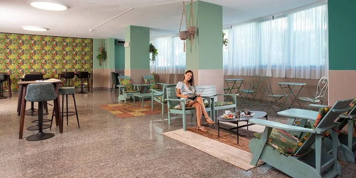 Hotel pri pláži medzi Rimini a Ravennou: v cene bazén a polpenzia alebo plná penzia