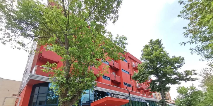 Hotel pri pláži medzi Rimini a Ravennou: v cene bazén a polpenzia alebo plná penzia