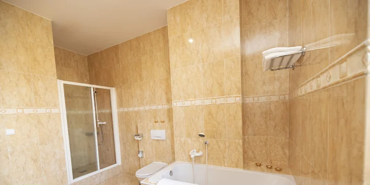 Pobyt v historickej kúpeľnej budove v Tábore: raňajky alebo polpenzia aj konopný kúpeľ a ďalšie bonusy