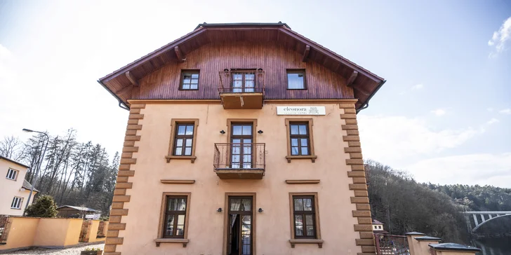 Pobyt v historickej kúpeľnej budove v Tábore: raňajky alebo polpenzia aj konopný kúpeľ a ďalšie bonusy