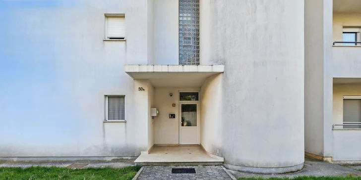 Apartmán v Chorvátsku kúsok od pláže s kuchyňou, klimatizáciou a bazénom