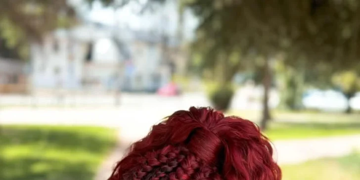 Čelenka s kanekalonom, boxerské copy so vzorom či predĺženie a zahustenie vlasov