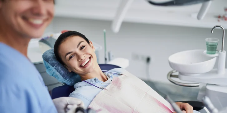 Dentálna hygiena s pieskovaním a možnosťou uplatnenia zubného benefitu