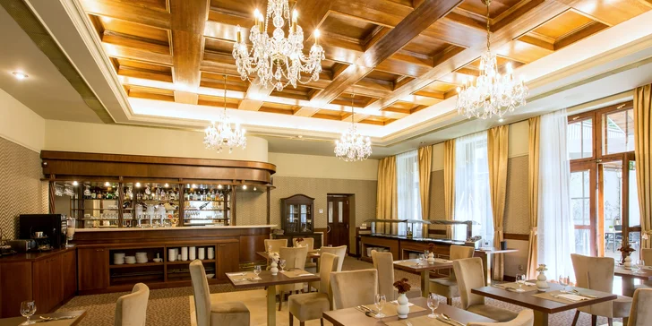 Rodinné menu pre štyroch: Slepačí vývar a pečené kurča so zemiakmi