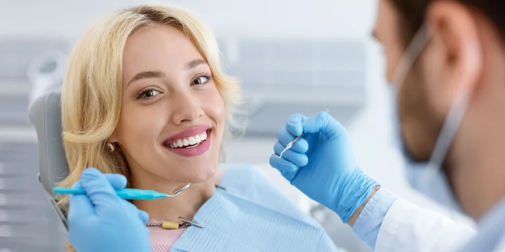 Dentálna hygiena podľa švajčiarskeho protokolu alebo bielenie zubov Opalescence Boost
