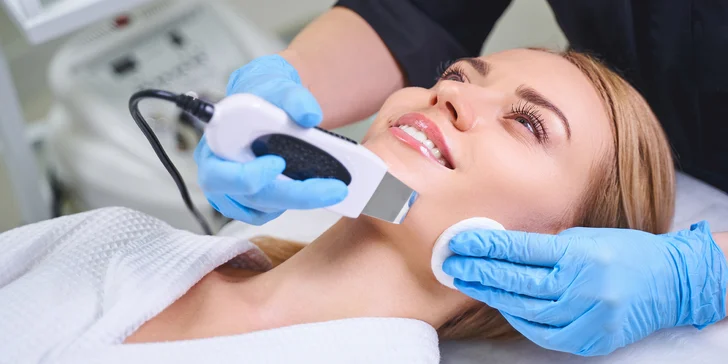 Hĺbkové čistenie pleti, masáž tváre a dekoltu či hydratačné ošetrenie