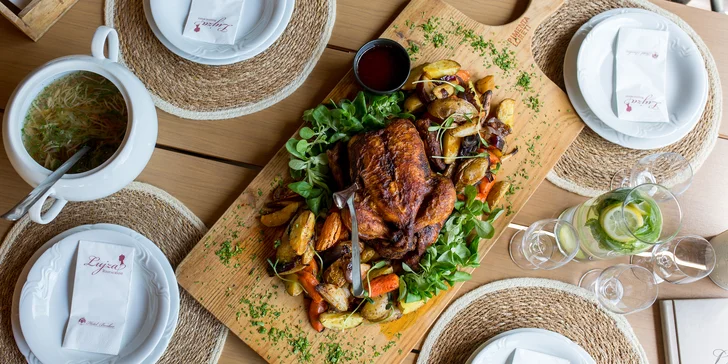 Rodinné menu pre štyroch: Slepačí vývar a pečené kurča so zemiakmi