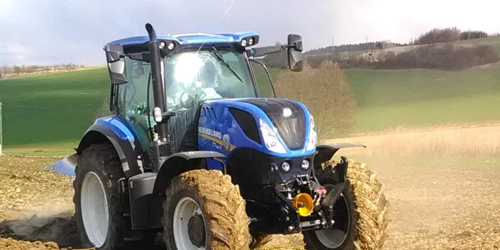 Zážitková jazda na traktore NEW HOLLAND s možnosťou poľnohospodárskych prác