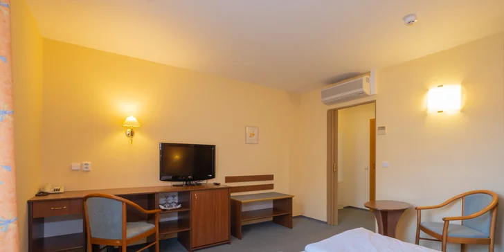 Pohodový pobyt v Mohelnici: hotel s raňajkami a fľaša vína