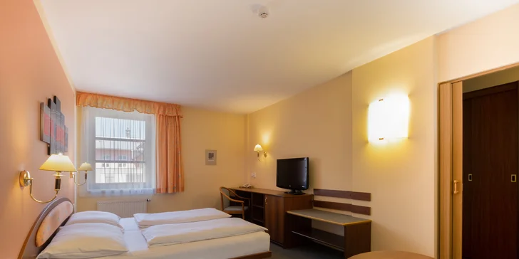Pohodový pobyt v Mohelnici: hotel s raňajkami a fľaša vína