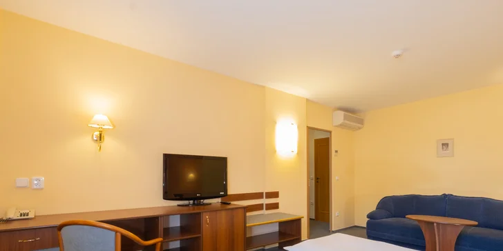 Pohodový pobyt v Mohelnici: hotel s raňajkami a fľaša vína