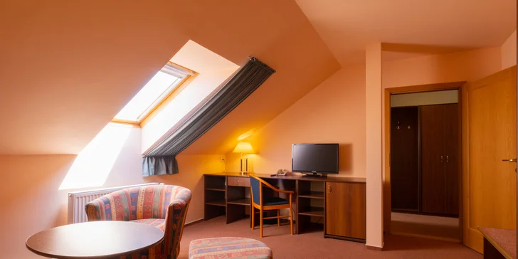 Pohodový pobyt v Mohelnici: hotel s raňajkami a fľaša vína