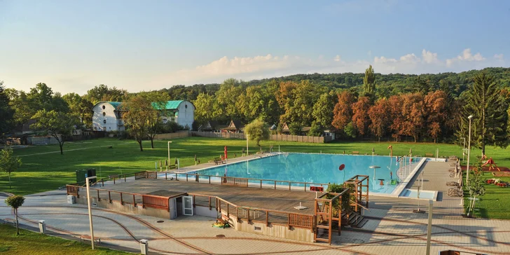 Celodenné vstupy do kúpeľov Ellipsum a na vonkajšie kúpalisko v maďarskom Miskolci