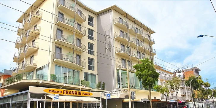 Dovolenka v talianskom Rimini: 3* hotel pár krokov od pláže so stravou