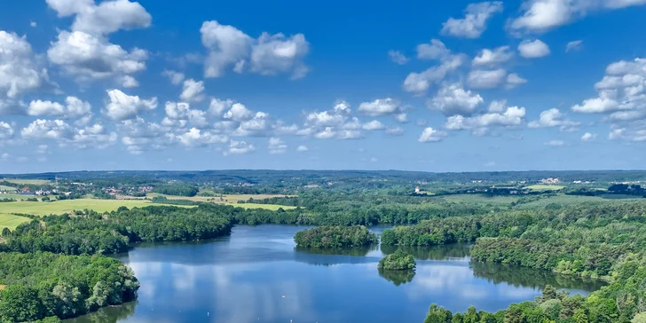 Pokojná dovolenka pri jazere Straszyńskie: raňajky, sauna, ihrisko, výlety do Gdanska.