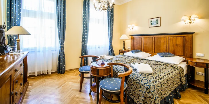 Pobyt v centre Karlových Varov s výhľadom na kolonádu: historický hotel s raňajkami a wellness