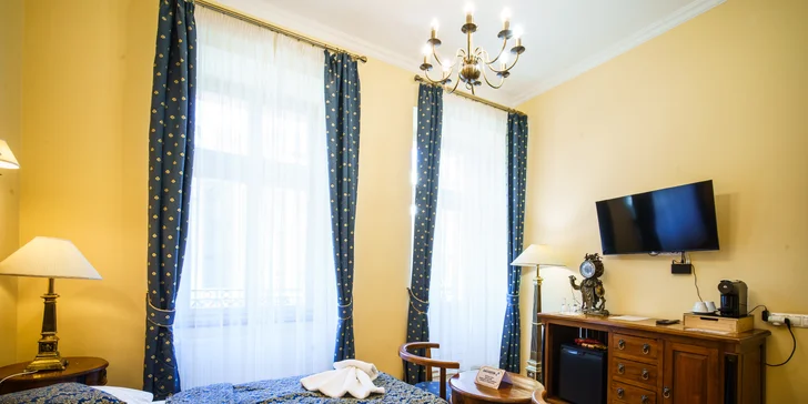 Pobyt v centre Karlových Varov s výhľadom na kolonádu: historický hotel s raňajkami a wellness