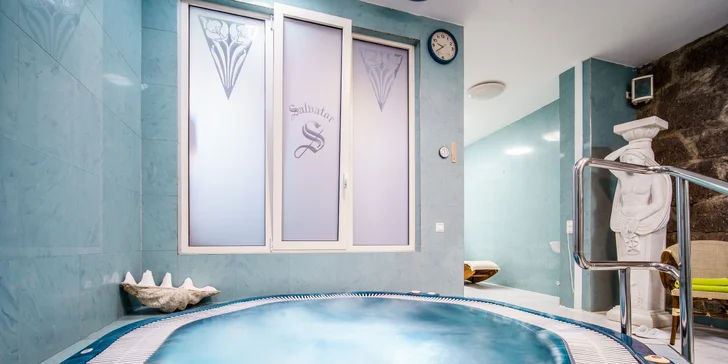 Pobyt v centre Karlových Varov s výhľadom na kolonádu: historický hotel s raňajkami a wellness